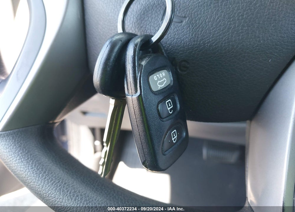 2015 HYUNDAI ELANTRA SE VIN: 5NPDH4AE7FH563716
