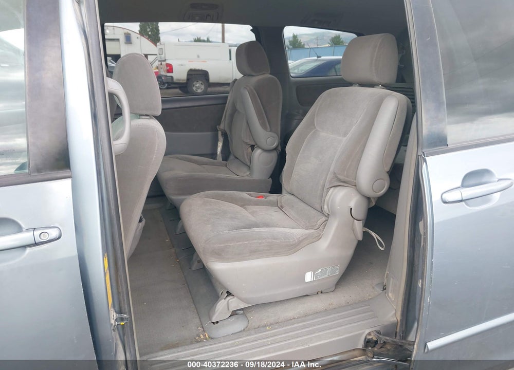 2004 TOYOTA SIENNA XLE VIN: 5TDZA22C74S102390