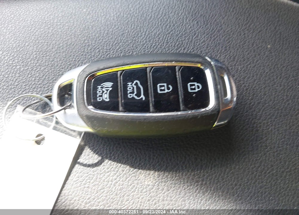 2018 HYUNDAI KONA SEL VIN: KM8K22AA1JU080100