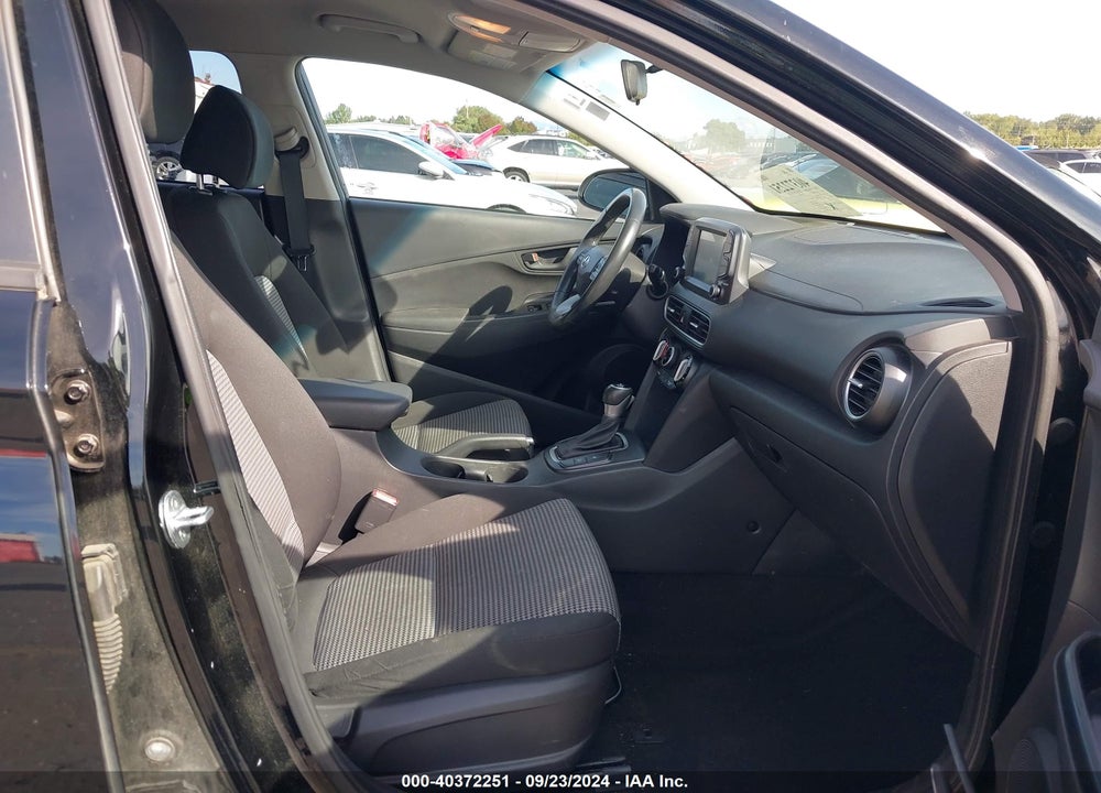 2018 HYUNDAI KONA SEL VIN: KM8K22AA1JU080100