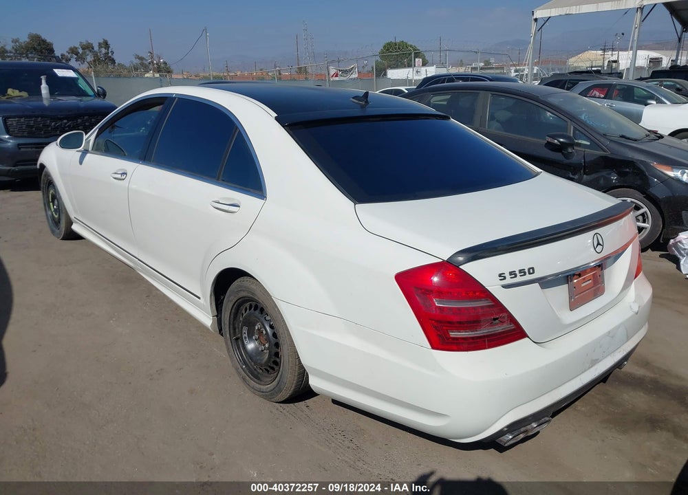 2009 MERCEDES-BENZ S 550 VIN: WDDNG71X69A263788