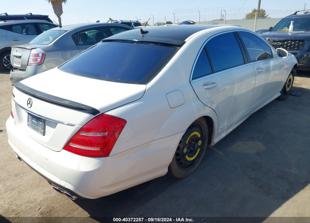 2009 MERCEDES-BENZ S 550 VIN: WDDNG71X69A263788