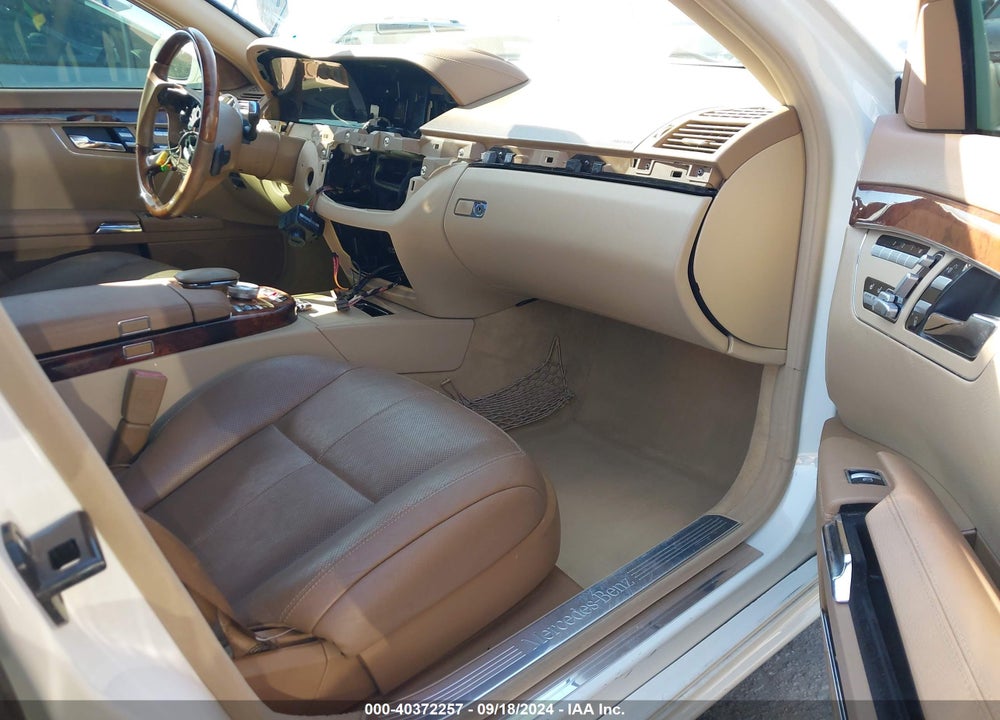2009 MERCEDES-BENZ S 550 VIN: WDDNG71X69A263788
