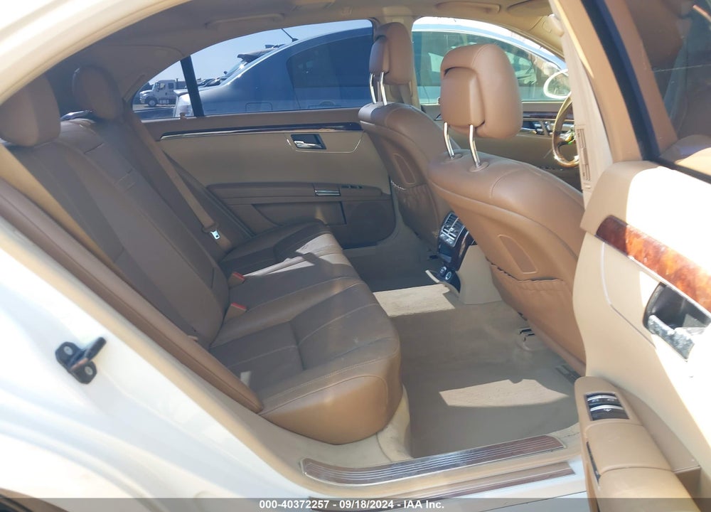 2009 MERCEDES-BENZ S 550 VIN: WDDNG71X69A263788