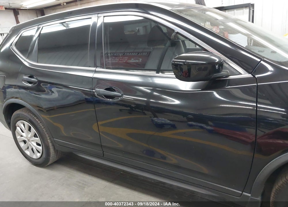 2018 NISSAN ROGUE S VIN: KNMAT2MT6JP605869