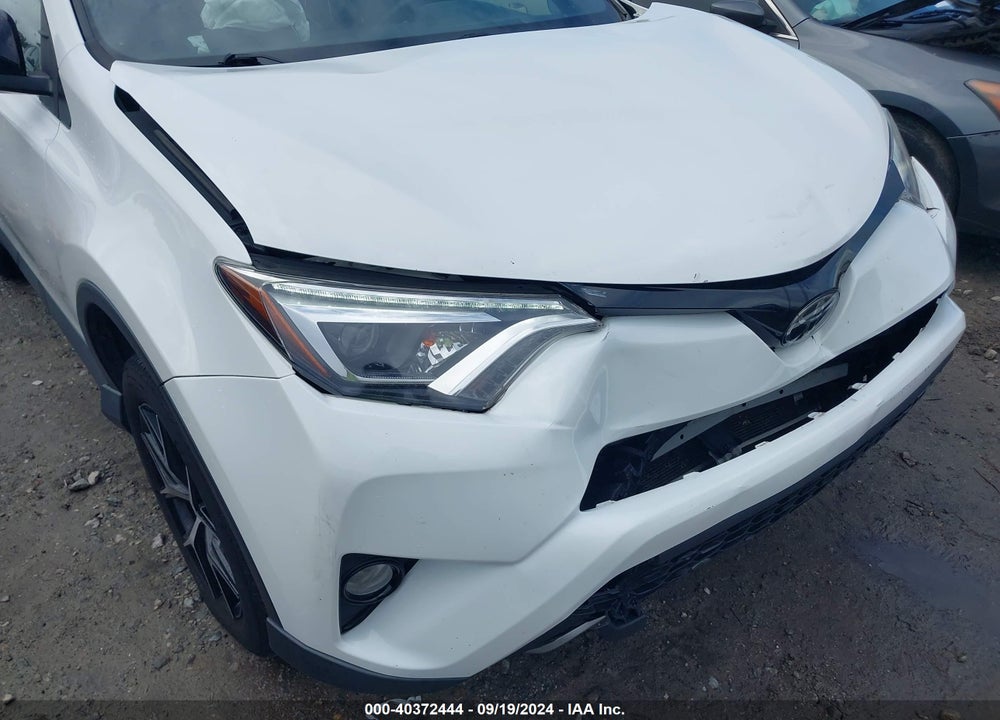 2018 TOYOTA RAV4 SE VIN: JTMNFREV7JJ193014