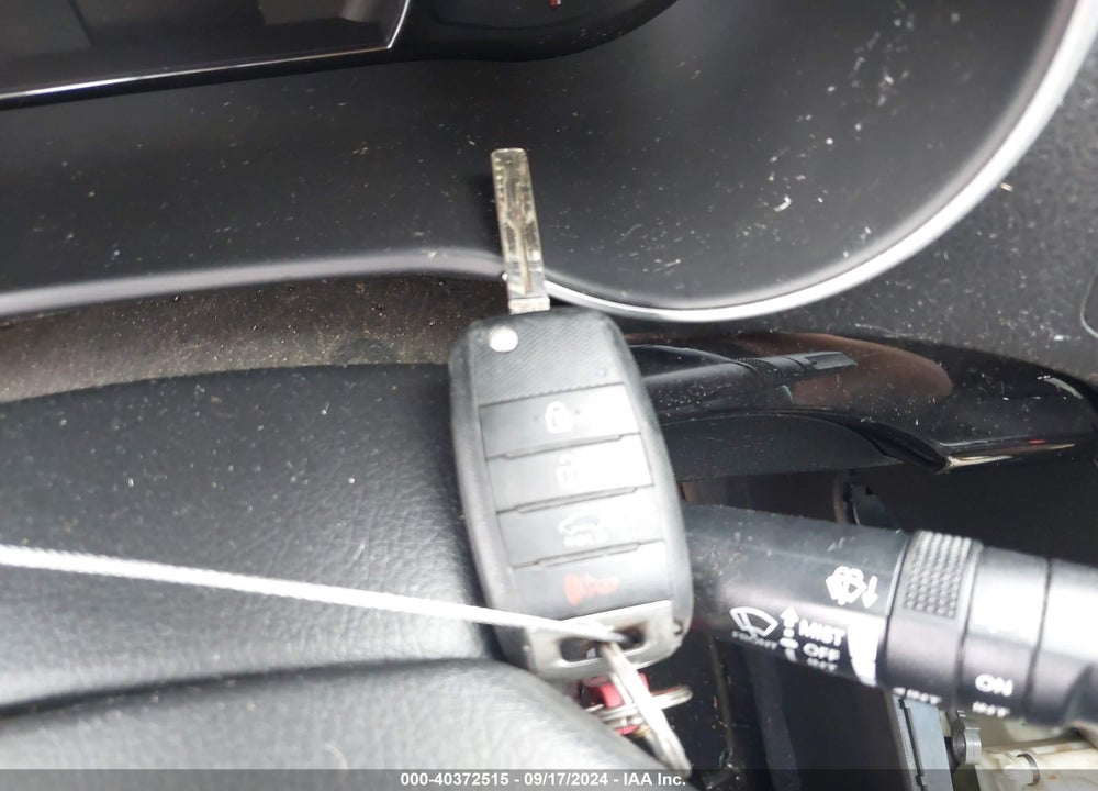2014 KIA SORENTO LX VIN: 5XYKT3A60EG439172