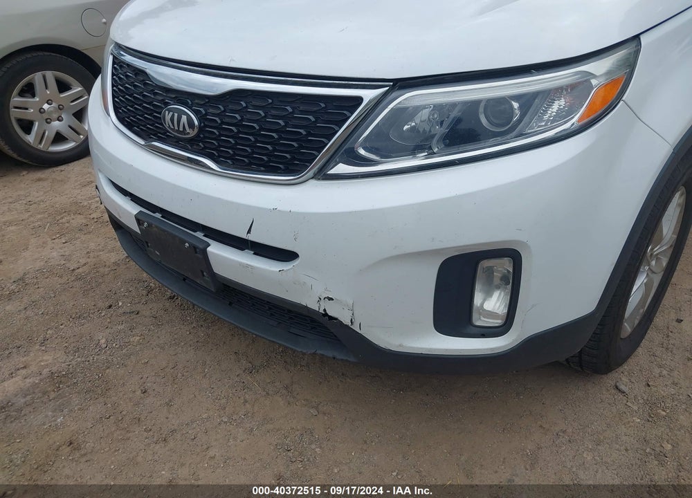 2014 KIA SORENTO LX VIN: 5XYKT3A60EG439172