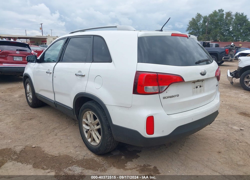2014 KIA SORENTO LX VIN: 5XYKT3A60EG439172