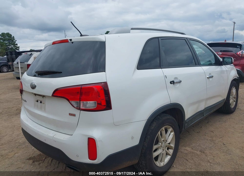 2014 KIA SORENTO LX VIN: 5XYKT3A60EG439172