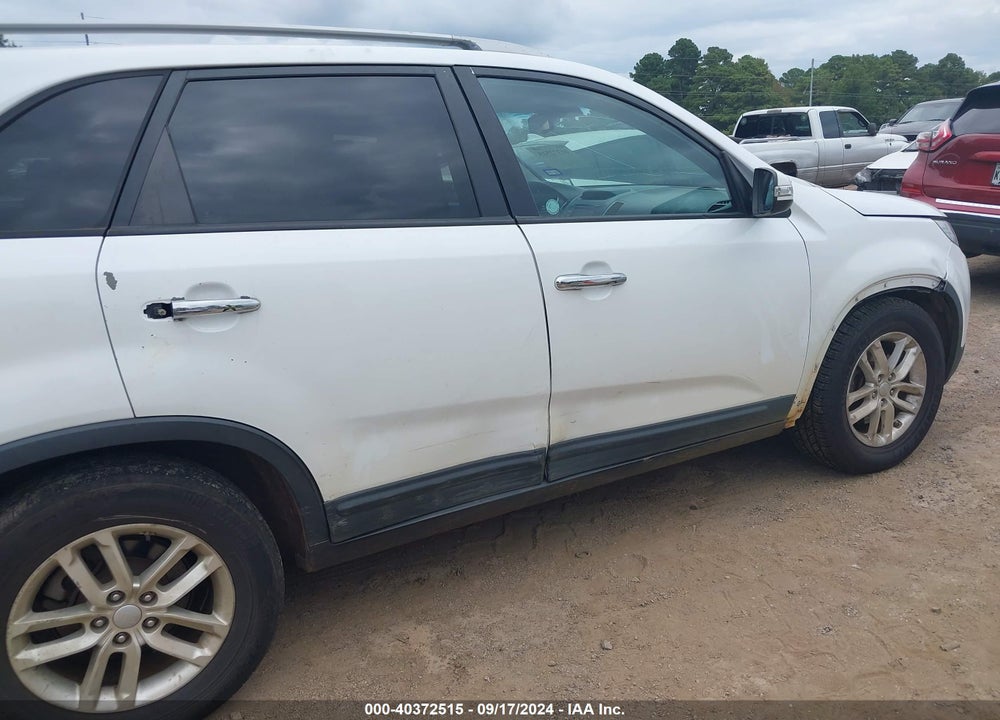 2014 KIA SORENTO LX VIN: 5XYKT3A60EG439172