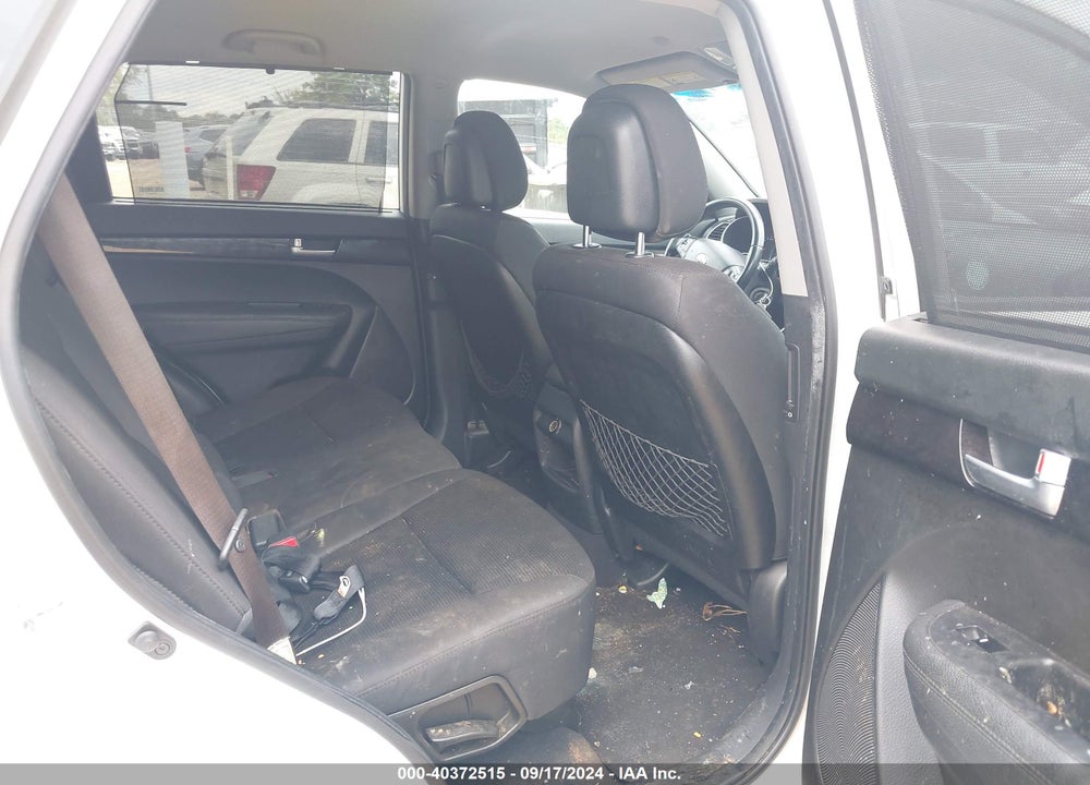 2014 KIA SORENTO LX VIN: 5XYKT3A60EG439172