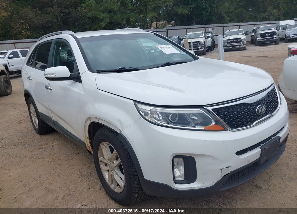 2014 KIA SORENTO LX VIN: 5XYKT3A60EG439172