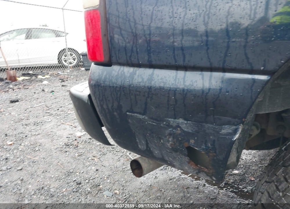 2004 CHEVROLET TAHOE LS VIN: 1GNEK13T04R186059