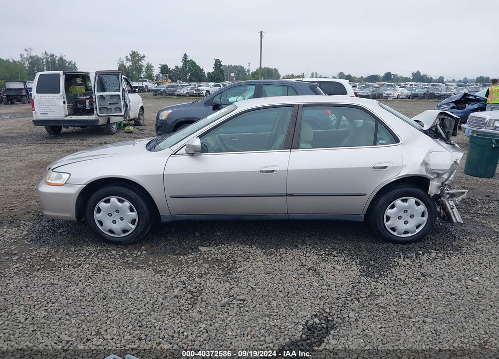 1999 HONDA ACCORD LX VIN: 1HGCG6658XA001322