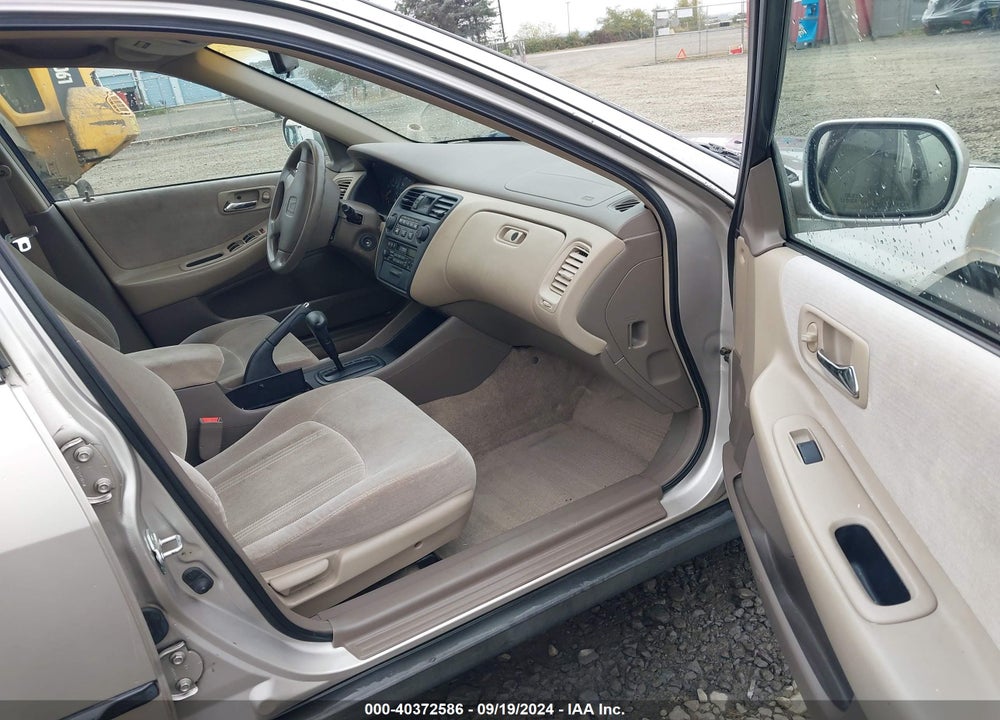 1999 HONDA ACCORD LX VIN: 1HGCG6658XA001322