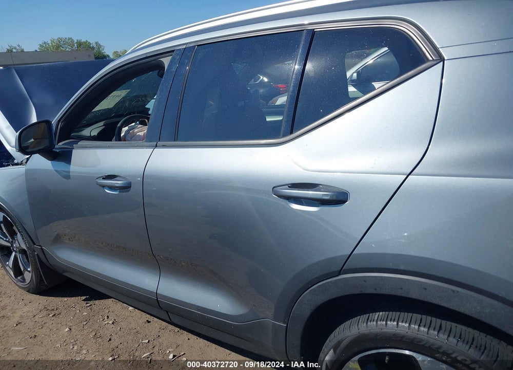 2019 VOLVO XC40 T5 MOMENTUM VIN: YV4162UK3K2107591