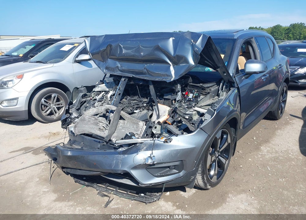 2019 VOLVO XC40 T5 MOMENTUM VIN: YV4162UK3K2107591