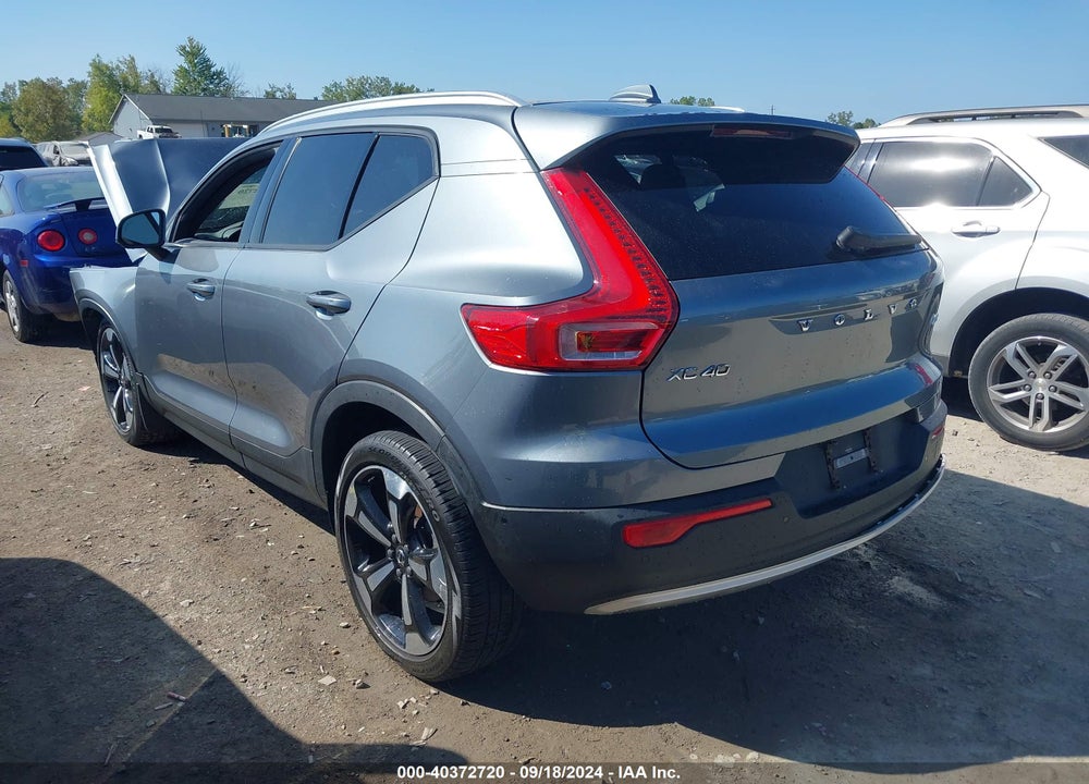 2019 VOLVO XC40 T5 MOMENTUM VIN: YV4162UK3K2107591