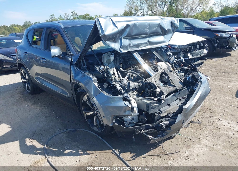 2019 VOLVO XC40 T5 MOMENTUM VIN: YV4162UK3K2107591