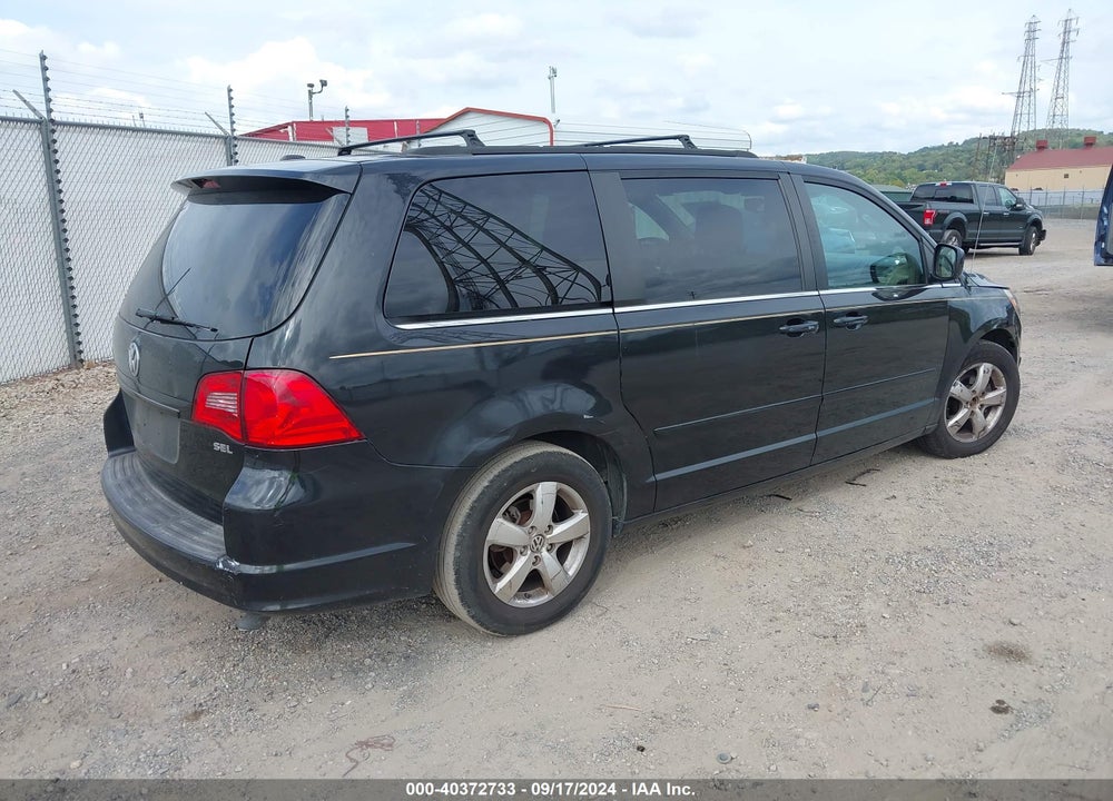 2011 VOLKSWAGEN ROUTAN SEL VIN: 2V4RW5DG7BR669942