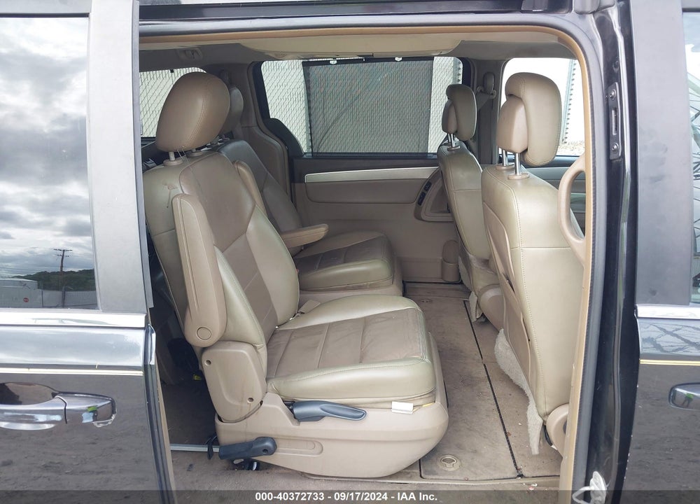 2011 VOLKSWAGEN ROUTAN SEL VIN: 2V4RW5DG7BR669942