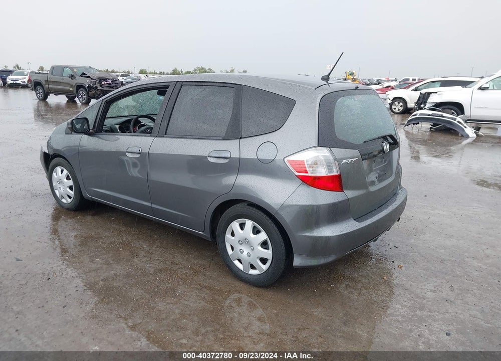 2013 HONDA FIT VIN: JHMGE8H37DC058283