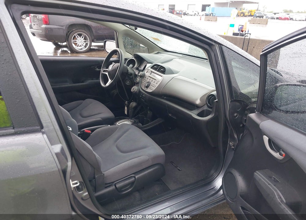 2013 HONDA FIT VIN: JHMGE8H37DC058283