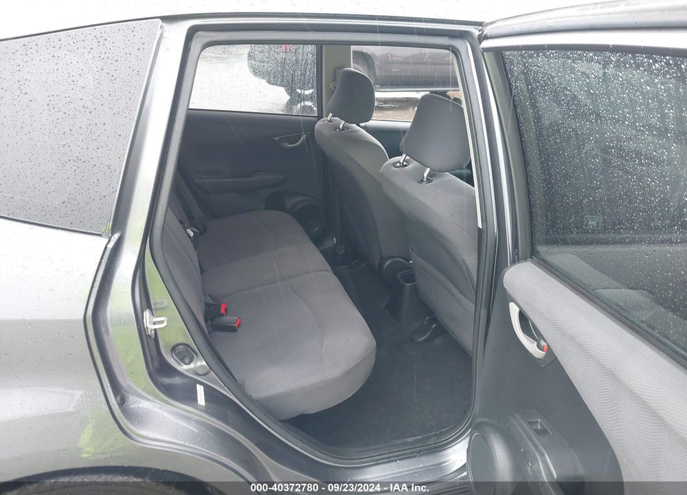 2013 HONDA FIT VIN: JHMGE8H37DC058283