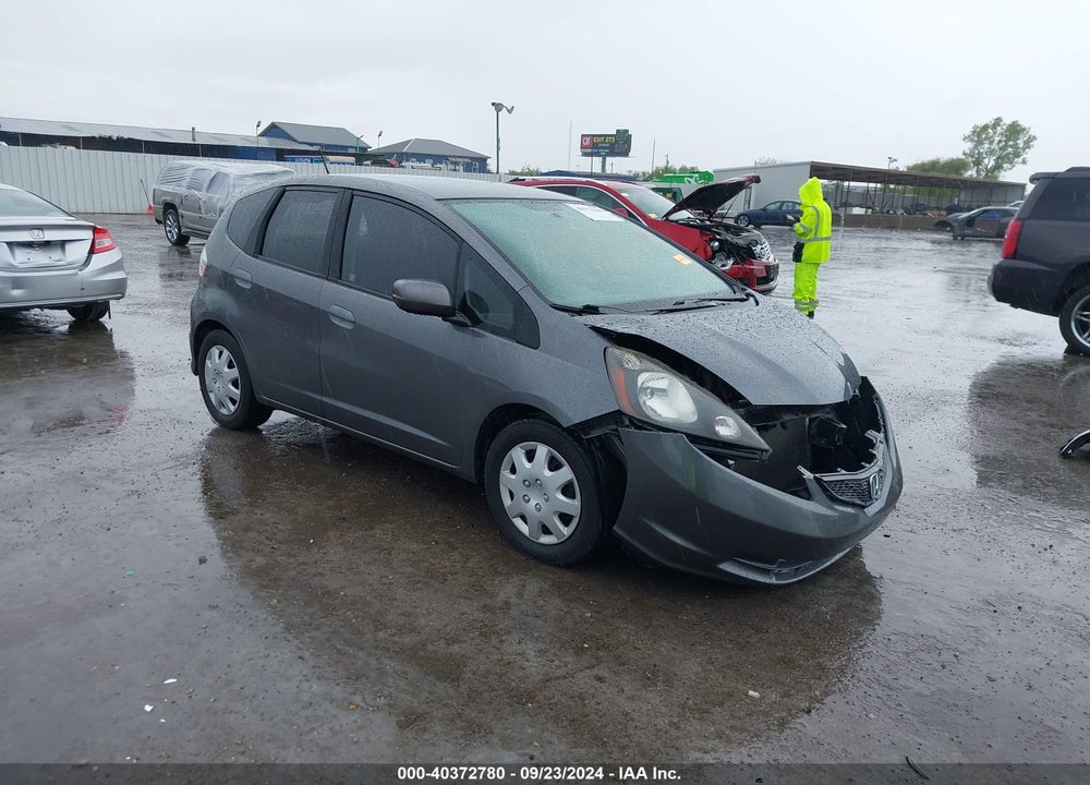 2013 HONDA FIT VIN: JHMGE8H37DC058283