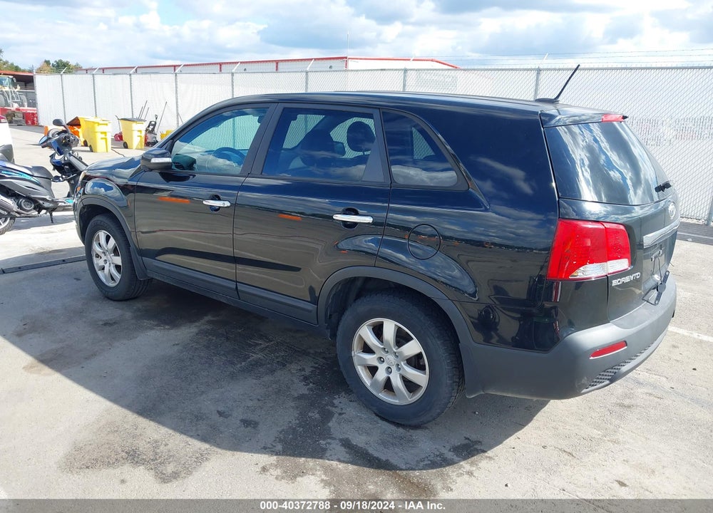 2011 KIA SORENTO LX VIN: 5XYKT3A11BG069656