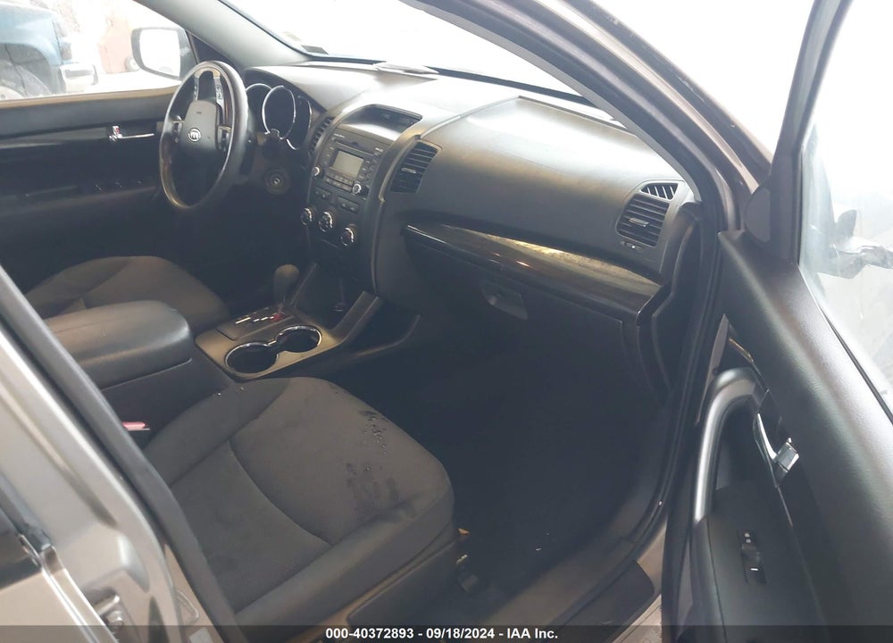2013 KIA SORENTO LX V6 VIN: 5XYKTDA27DG310539