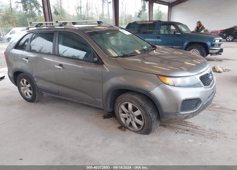 2013 KIA SORENTO LX V6 VIN: 5XYKTDA27DG310539