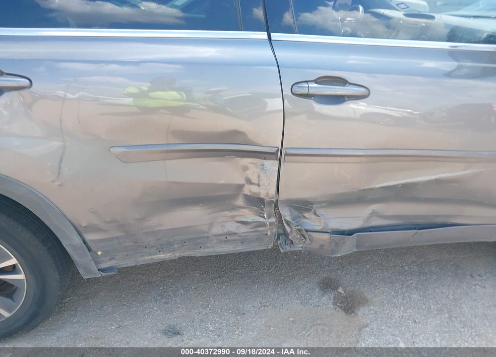 2018 TOYOTA HIGHLANDER LE PLUS VIN: 5TDZZRFH1JS247220