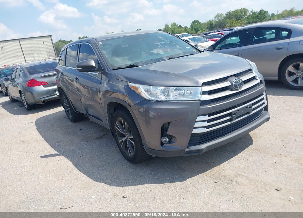2018 TOYOTA HIGHLANDER LE PLUS VIN: 5TDZZRFH1JS247220