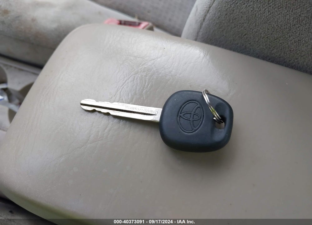 2007 TOYOTA COROLLA CE VIN: 1NXBR32EX7Z773923