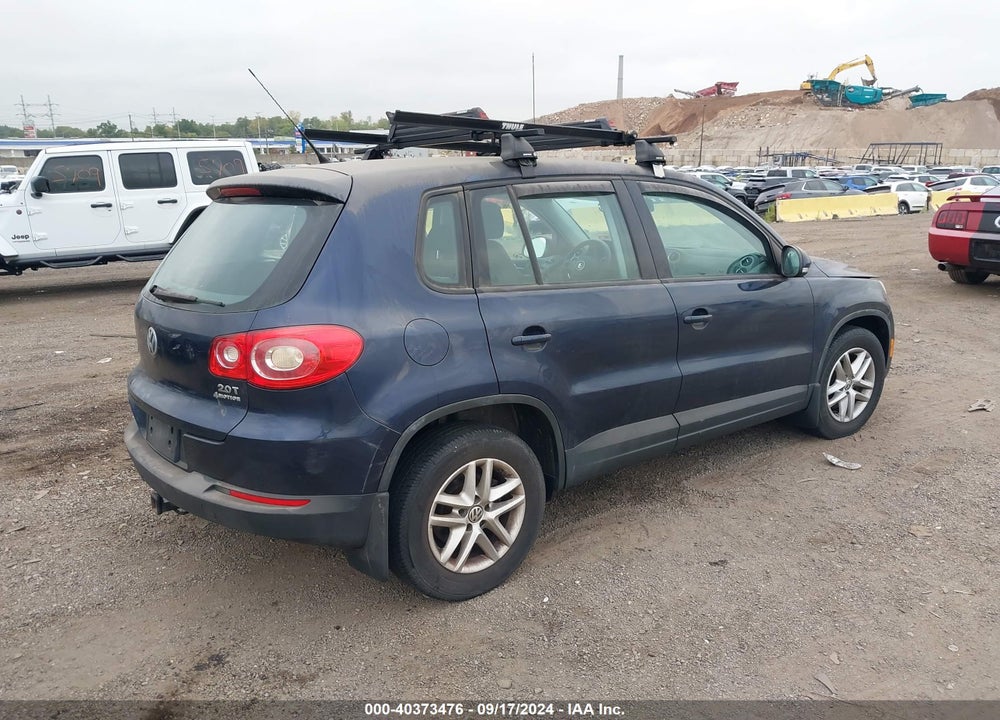 2011 VOLKSWAGEN TIGUAN S VIN: WVGBV7AX1BW528835