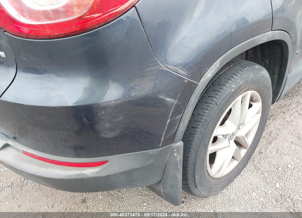 2011 VOLKSWAGEN TIGUAN S VIN: WVGBV7AX1BW528835