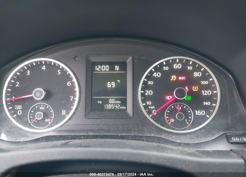 2011 VOLKSWAGEN TIGUAN S VIN: WVGBV7AX1BW528835