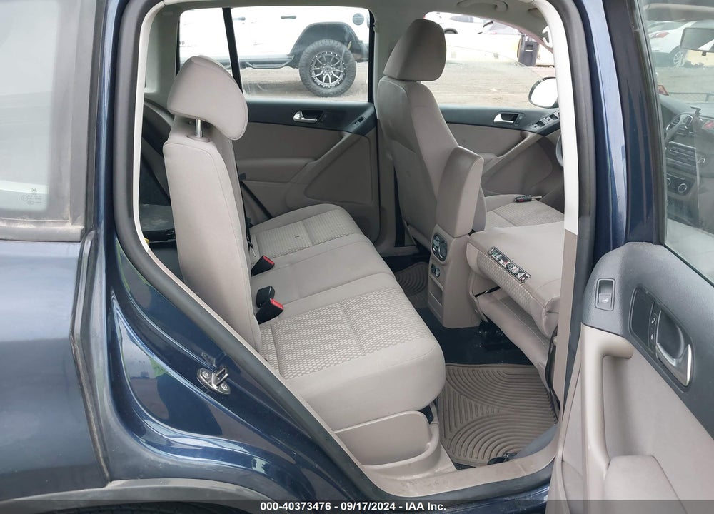 2011 VOLKSWAGEN TIGUAN S VIN: WVGBV7AX1BW528835