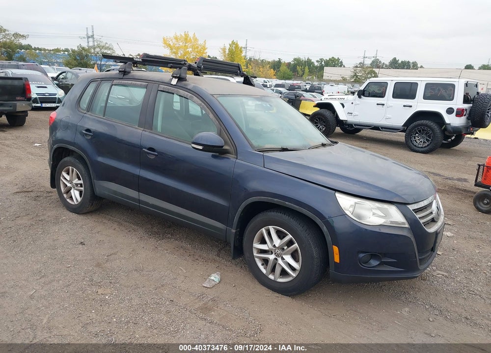 2011 VOLKSWAGEN TIGUAN S VIN: WVGBV7AX1BW528835