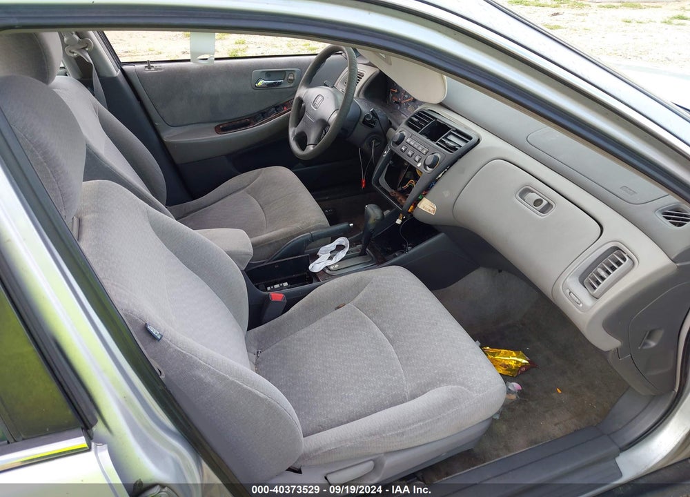 2002 HONDA ACCORD 2.3 EX/2.3 SE VIN: 1HGCG66892A104705