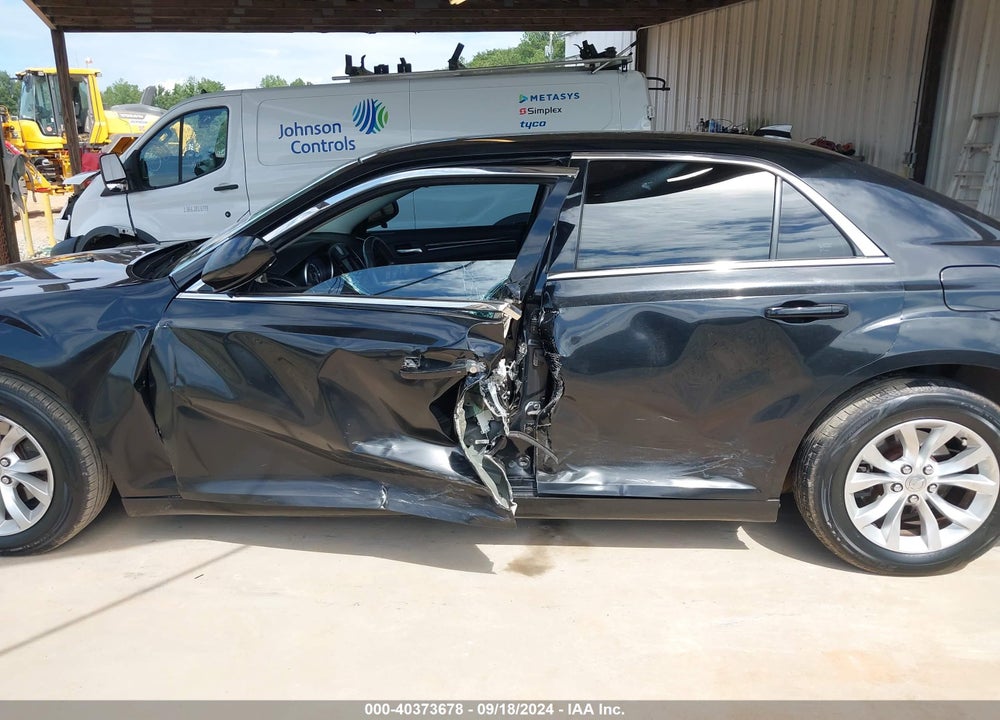 2015 CHRYSLER 300 LIMITED VIN: 2C3CCAAG6FH735824