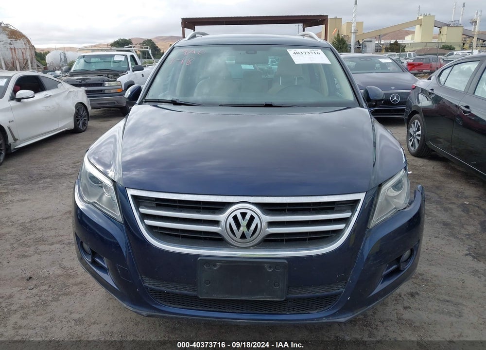 2011 VOLKSWAGEN TIGUAN SEL VIN: WVGAV7AX7BW000230