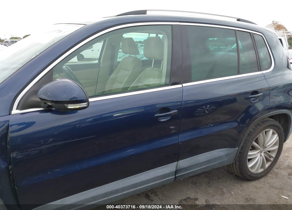2011 VOLKSWAGEN TIGUAN SEL VIN: WVGAV7AX7BW000230