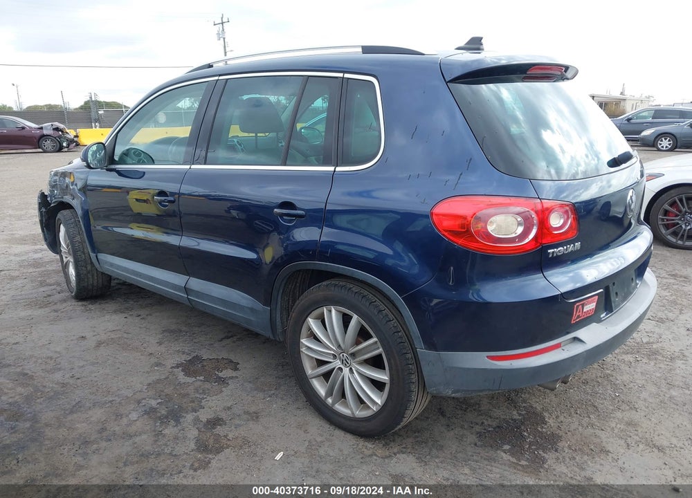 2011 VOLKSWAGEN TIGUAN SEL VIN: WVGAV7AX7BW000230