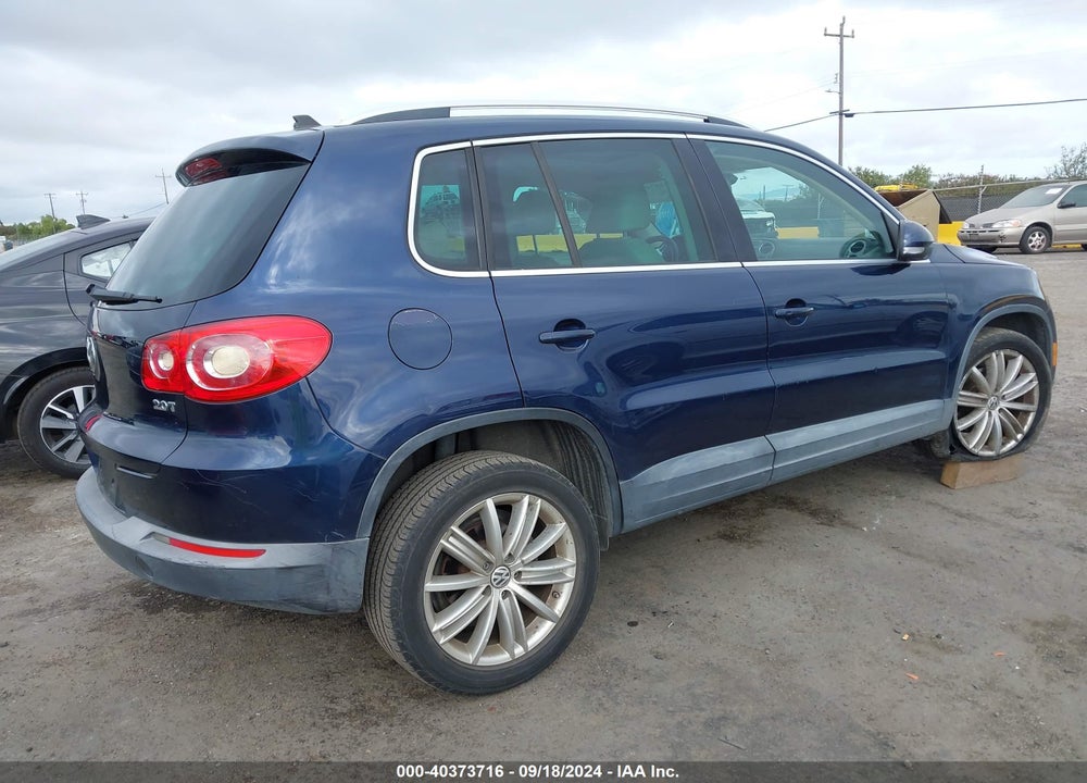 2011 VOLKSWAGEN TIGUAN SEL VIN: WVGAV7AX7BW000230