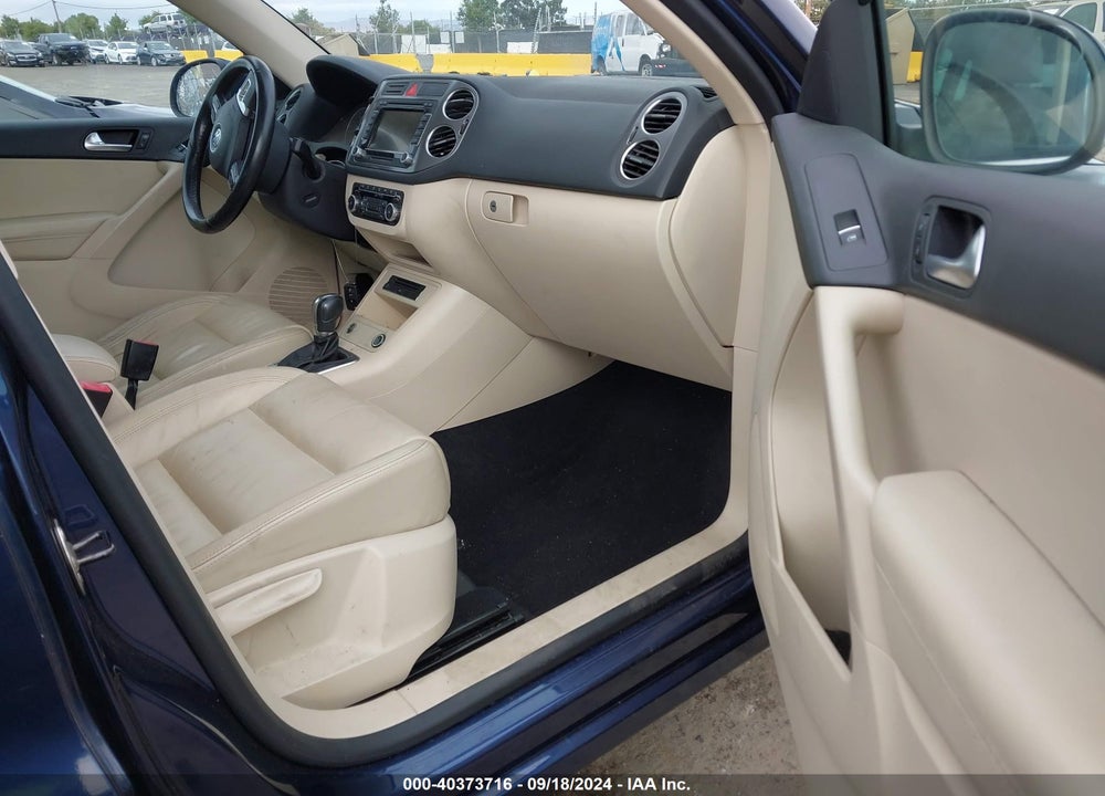 2011 VOLKSWAGEN TIGUAN SEL VIN: WVGAV7AX7BW000230