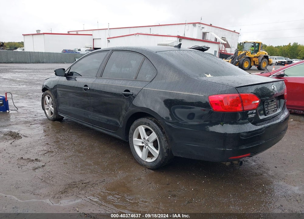 2011 VOLKSWAGEN JETTA 2.0L TDI VIN: 3VWLL7AJ0BM037809