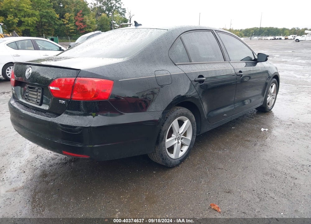 2011 VOLKSWAGEN JETTA 2.0L TDI VIN: 3VWLL7AJ0BM037809
